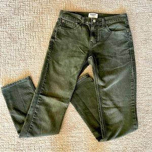 Levi’s Denizen 216 slim Men’s 29 x 32 gray black denim jeans. button closure.